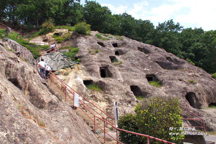 吉見百穴　東側の横穴（埼玉県吉見町）
