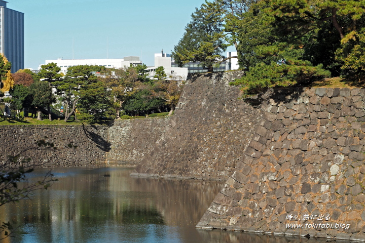 秋の皇居乾門特別通り抜け（東京都千代田区）