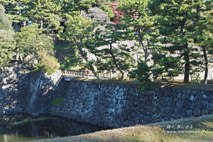 秋の皇居乾門特別通り抜け（東京都千代田区）