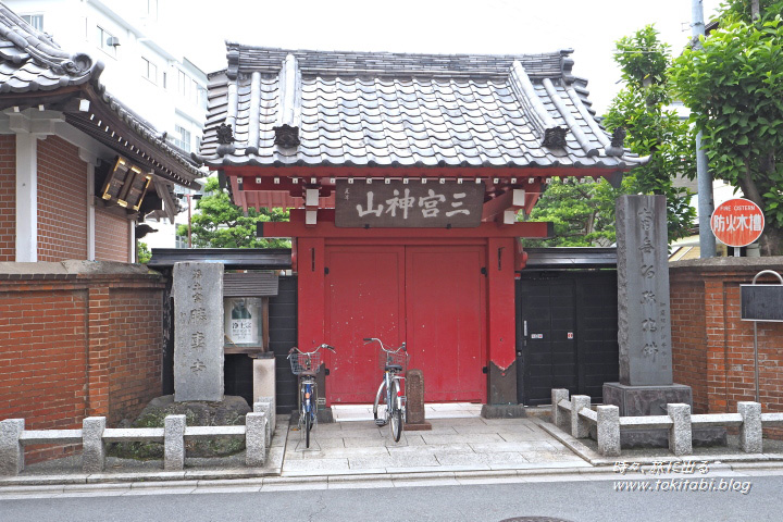 勝専寺の赤門（東京都足立区千住）