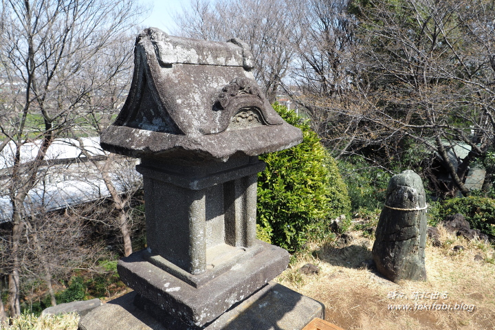 田子山富士塚　山頂にある祠（埼玉県志木市）