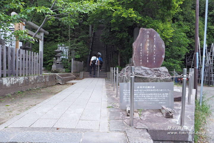 源頼朝墓のある法華堂跡への入口（神奈川県鎌倉市）