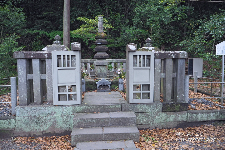 法華堂跡にある源頼朝の墓（神奈川県鎌倉市）